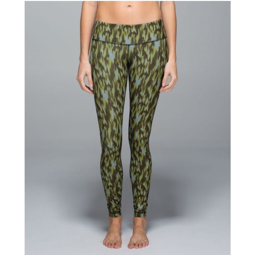 Lululemon Lusche Telemark Almost Pear Inkwell Green Print Leggings., size 2 - Picture 3 of 11